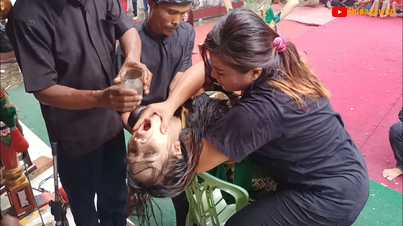 GAWAT ❗ CEWEK CANTIK KESURUPAN GANAS KUDA LUMPING TURONGGO MUDHO 2 CANDI