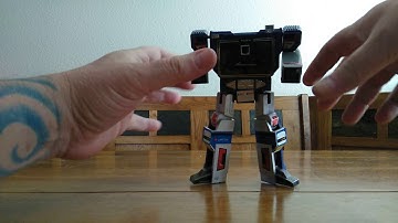 G1 soundwave transormation from robot to cassette player