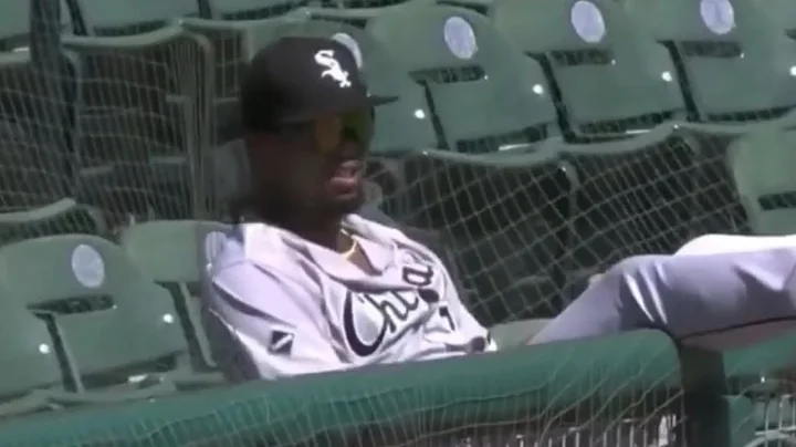 Eloy Jimenez being the stupidest outfielder in bas...