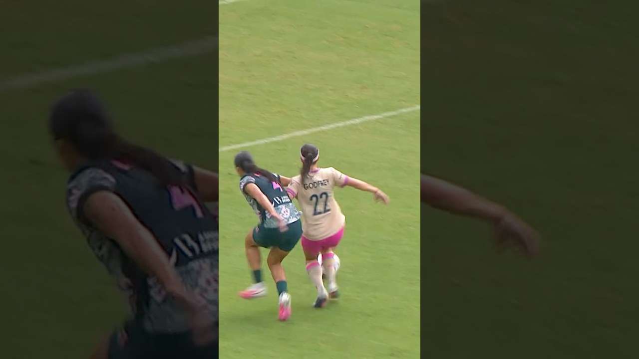 Trinity Byars 🤝 Lia Godfrey #nwsl #soccer #football