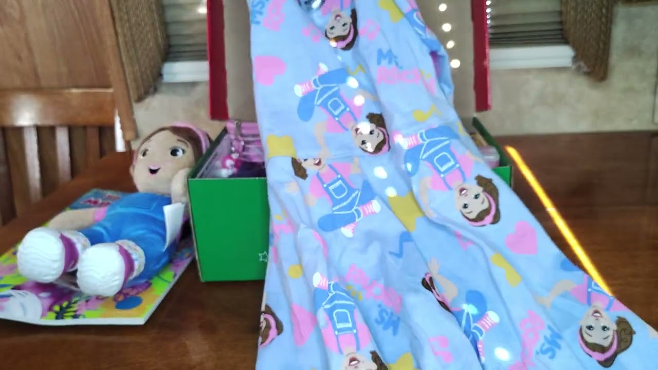 A sweet pink box for a 2-4 year old girl