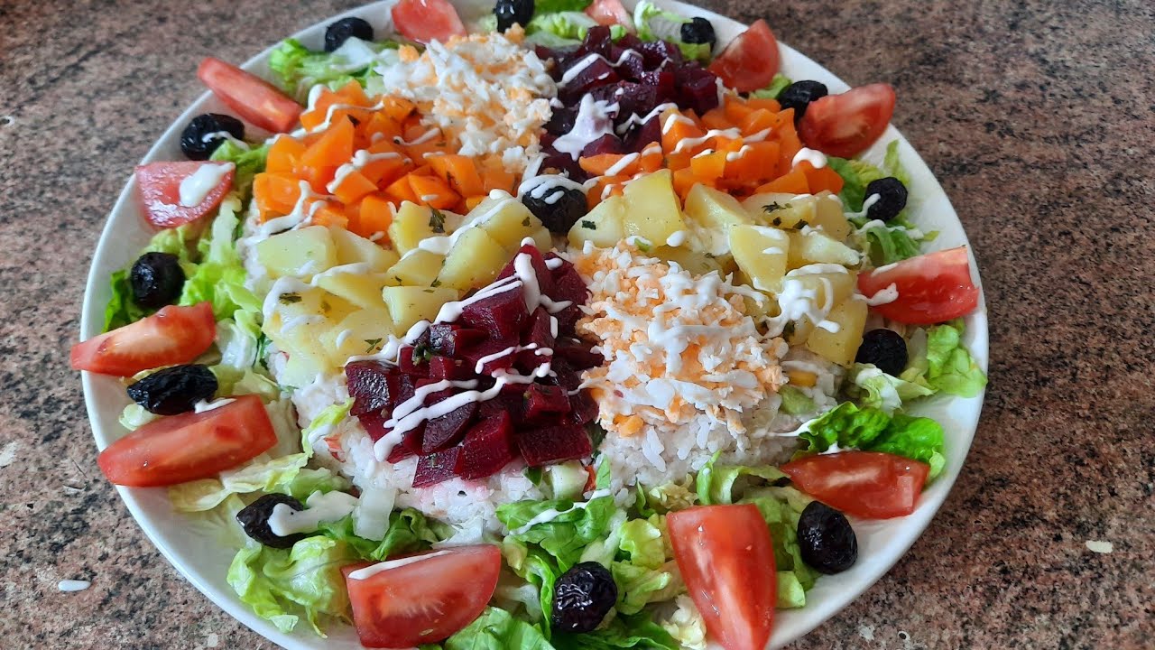 Ensalada marroquí de arroz con verduras muy rica, saludable y económica.