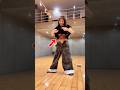 ダンス動画 😳 シャツをくわえたまま踊り始めた結果… 衣装チャレンジ #dance #shorts