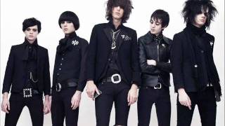 The Horrors - A train roars