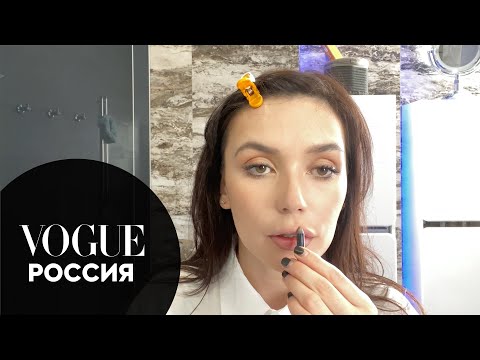 Ольга Серябкина делает макияж героини культового фильма