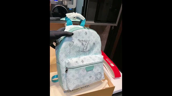 塗鴉雙肩包 後背包 -尺寸：28*39 #LV #LV包包 #買包來找我 #國際代購 #女包推薦 #奢侈品 #包包 #美包推薦 #側背包 #斜背包 #單肩包 #手提包  #真皮包包 #後背包 - 天天要聞