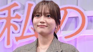 結婚と妊娠発表の川口春奈　大きめ上着でも分かるふっくらお腹＆ぺったんこ靴で登壇「お身体大切に」「無理せずに」多くの声　イス座り撮影など細やか体調配慮