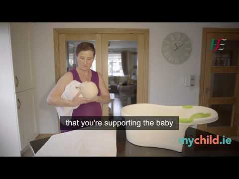 Video: Slik dusjer du trygt og komfortabelt med en baby