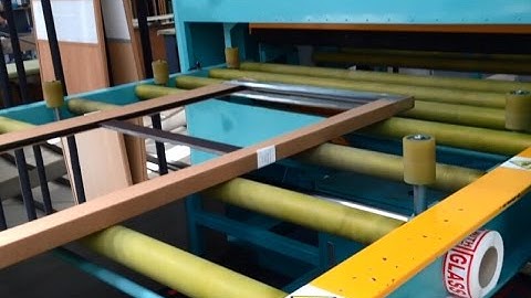 Automatic Orbital stretch wrapper for glass door and window