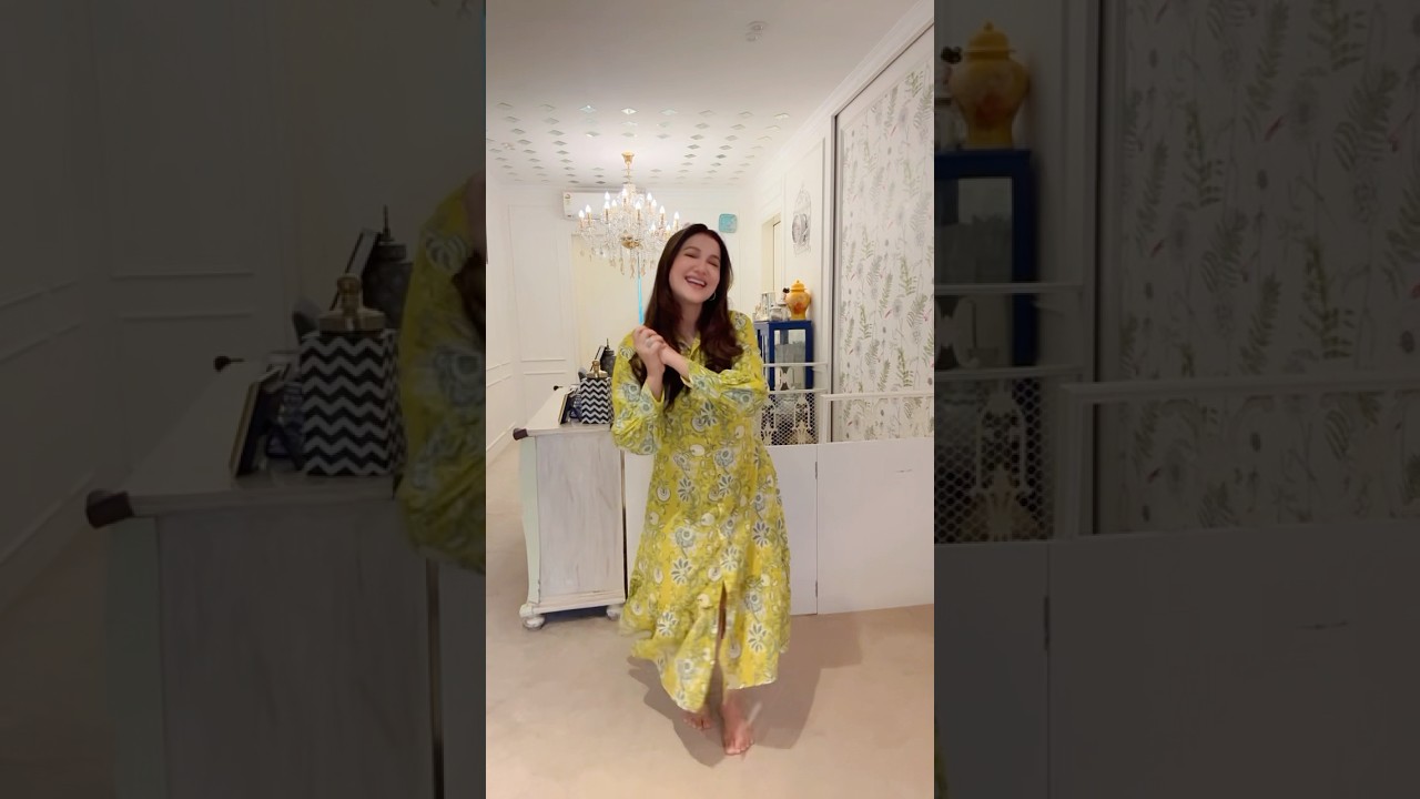 Puraane gaano ki baat hi bohat filmy thi !!! ❤️.      actress 