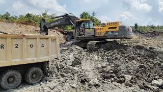 Excavator proses loading OB