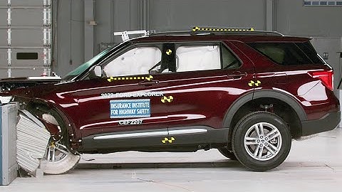 2022 Ford Explorer updated moderate overlap crash test (extended footage)