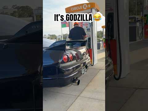 سكاي لاين  33 عاشق السيارات  جودزيلا