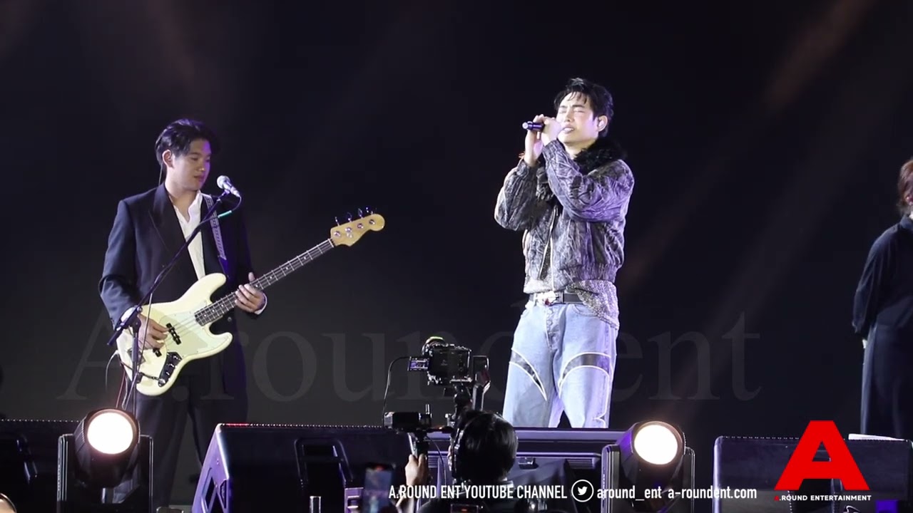 มินิคอนเสิร์ต “เป๊ก ผลิต​โชค​” ในงาน “Amazing Thailand Countdown 2025 at ICONSIAM”