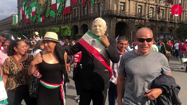 Miles de familias convierten la ceremonia del Grito en una fiesta popular en la capital mexicana