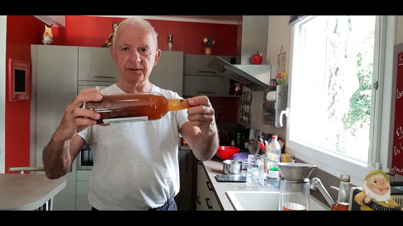 Alcool de mirabelles avec noyaux par macération