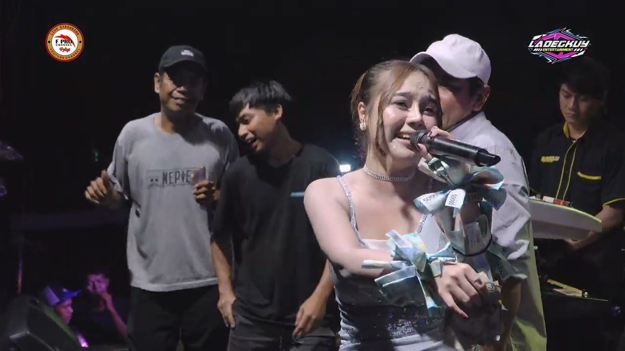 GELAS RETAK ELSA SAFITRI