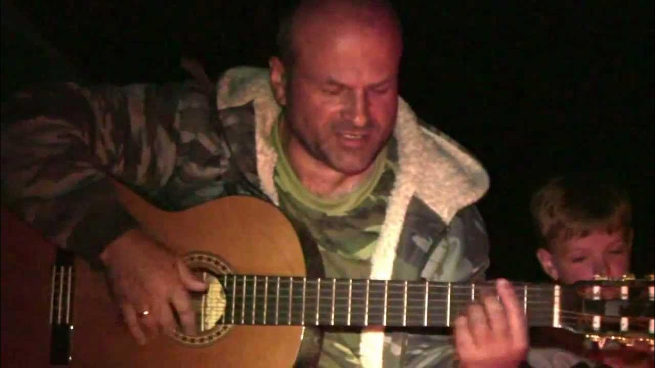 Будь трезв и опасен. Трезвой здесь тесно песня. Трезвой здесь тесно песня. Трезвой здесь тесно песня. Мемы про непьющих людей.