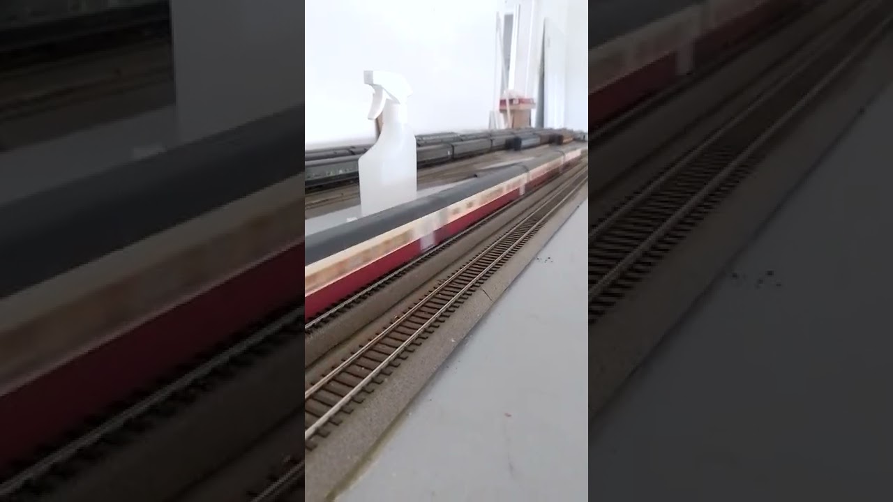 ROCO TEE Ho scale speeding with train horn. YouTube