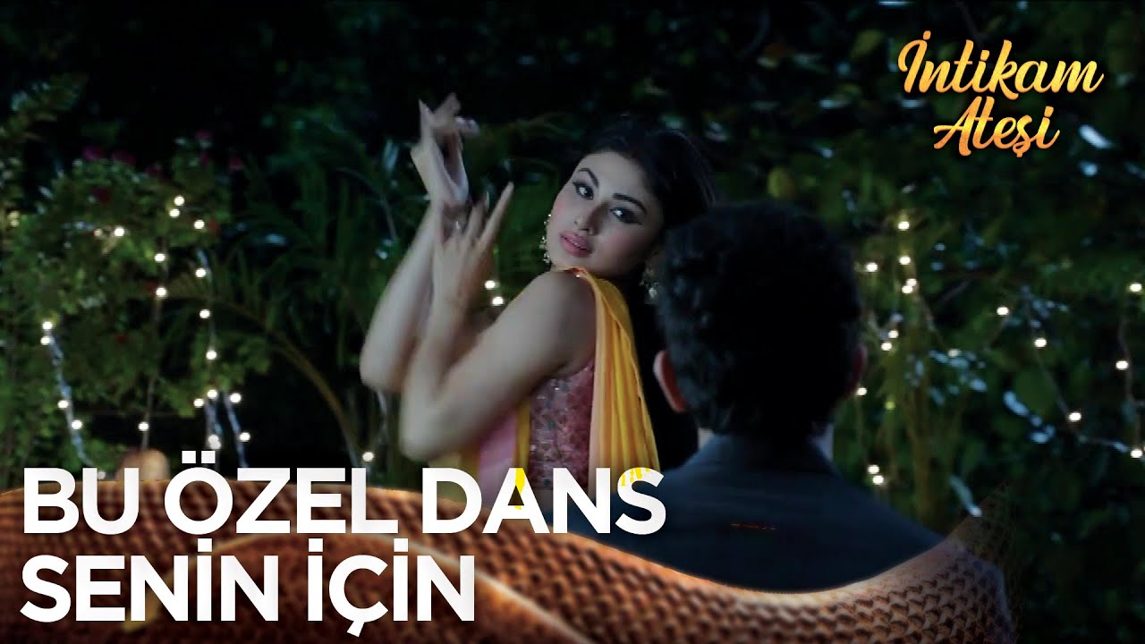 Retro jinsiy aloqa külotlu çorap va poshnali Sariq qiz Moskvada jinsiy aloqa qilish uchun yigit qidirmoqda.