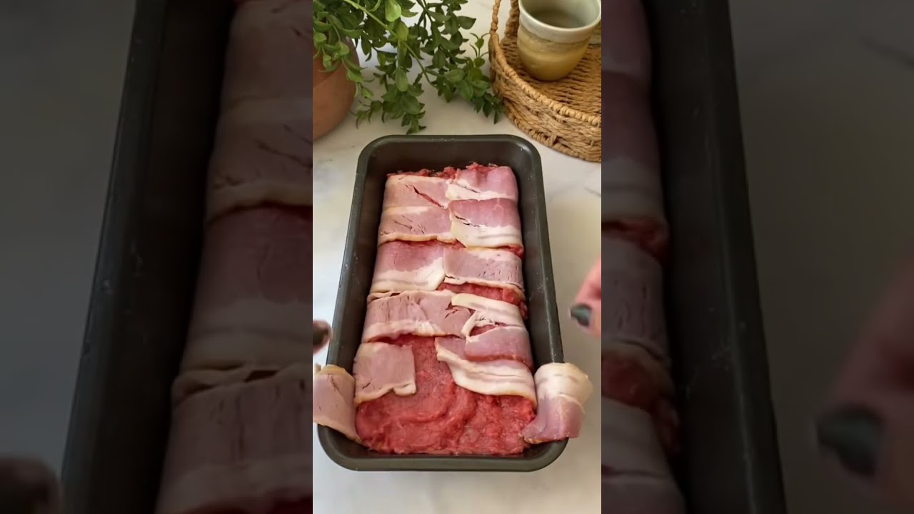 Мясной рулет с чизбургером, завёрнутым в бекон 