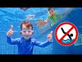 يتعلم أليكس قواعد السلامة في حمام السباحة مع والده 