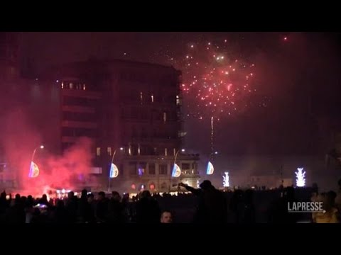 Capodanno a Napoli, la città esplode alla mezzanotte nonostante i divieti