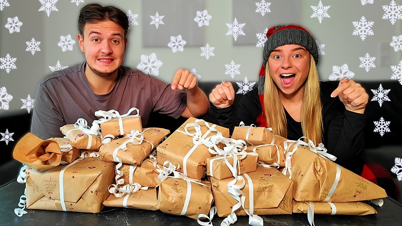 Alberte giver mig 24 GAVER!! | Julekalender!