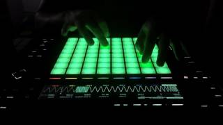 Finger drumming with Ableton Push 2 ( 64 pad lab )