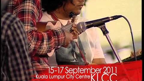 AZLAN & THE TYPEWRITER @ MASiF 2011