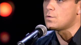 Robbie Williams show 2002 - 13 - Nan´s Song