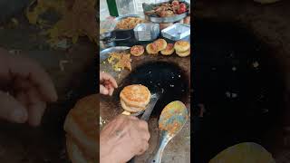 HARD WORKING UNCLE SELLING ALOO TIKKI BURGER SINCE 20 YEARS IN 20 Rupees only subscribe shorts