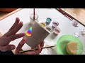 Cómo pintar una taza de bizcocho cerámico