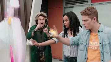 Calvin e Hayley tiram as Estrelas Ninjas do Prisma Dublado | Power Rangers Ninja Steel