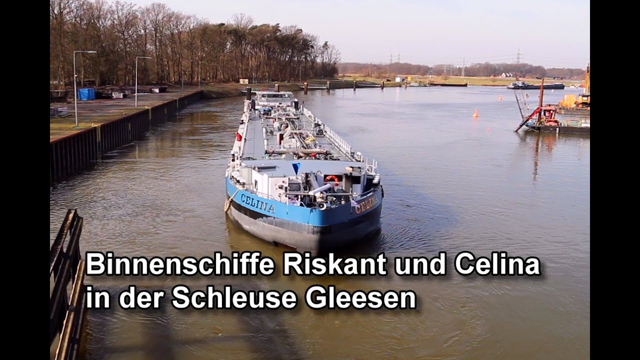 Binnenschiffe Riskant und Celina in der Schleuse Gleesen