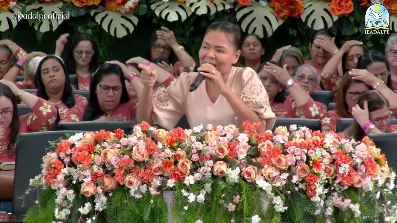 AZI SOARES - O fogo Desceu na igreja olha o mover dessa palavra