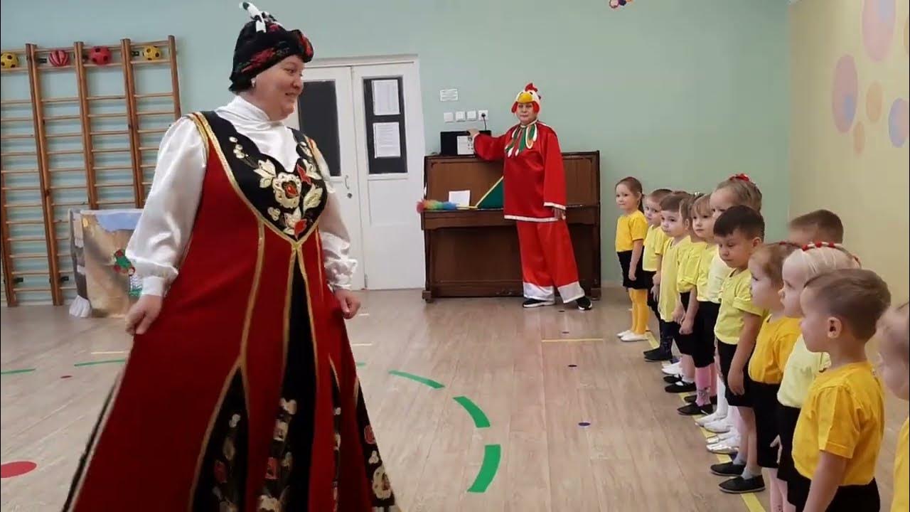 занятия с музыкальным руководителем. дети поют. развивающие музыкальные занятия для дошкольников. музыкальное занятие в доу. занятие музыкального руководителя в детском саду.