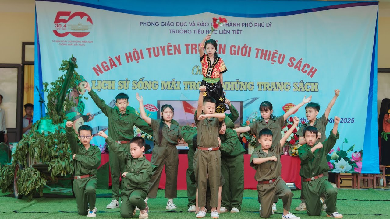 Ngày hội tuyên truyền giới thiệu sách - Lịch sử sống mãi trong những trang sách 2025