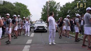 Emotion au moment où Robert Poirier, 82 ans, court dans le stade auquel il a donné son nom