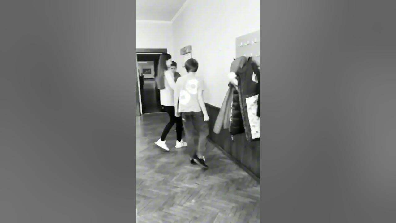 НЕ ПОДЕЛИЛИ ОДНОКЛАССНИЦУ - YouTube