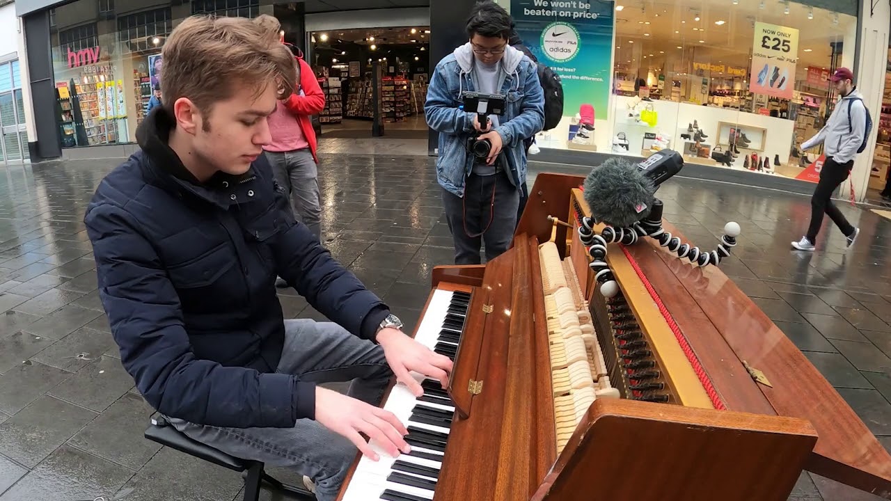 I played UNRAVEL (Tokyo Ghoul) on piano in public