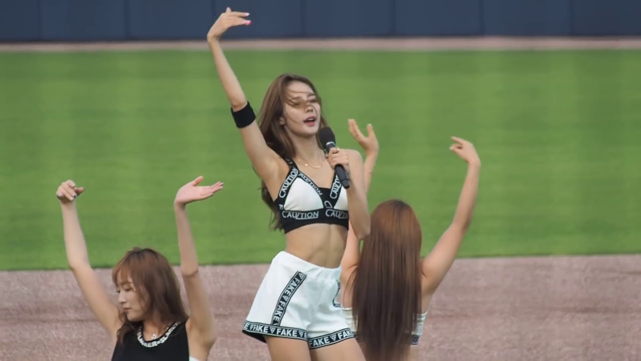 Korean Cheerleader 박기량 (Park Ki Ryang) Like This - YouTube