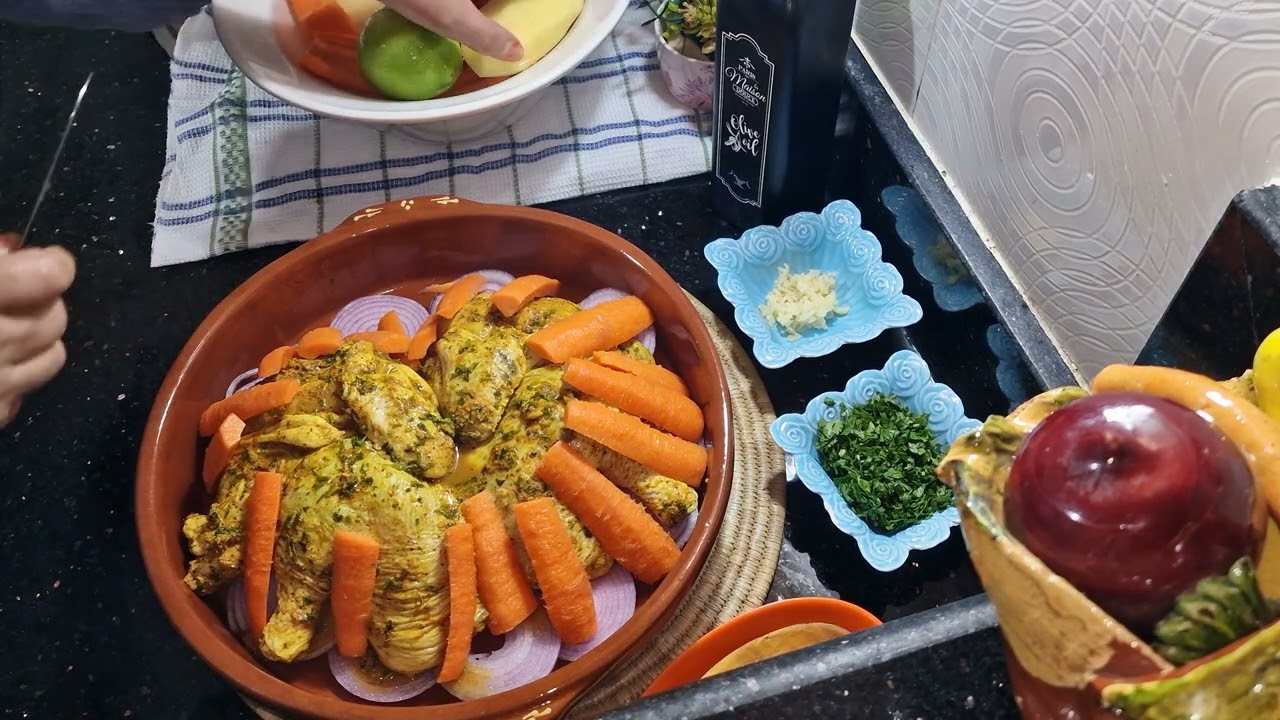 طاجين بالدجاج والخضر كيجي لذيذ كنتمنى تجربوه 