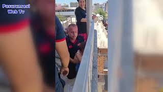 Başı balkon demirine sıkışan çocuk kurtarıldı