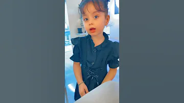 موج بنت علي الخفاجي لابسة اسود 
