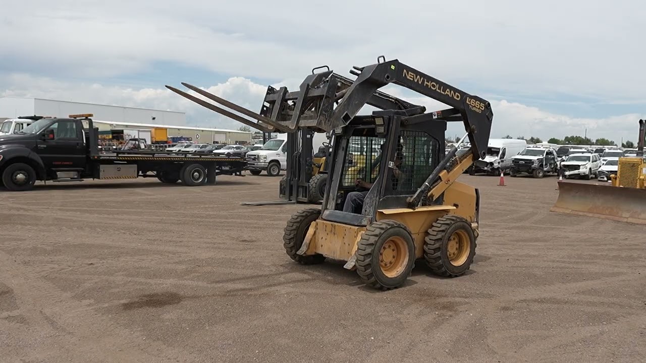 17 - 1999 New Holland LX665 Skid Steer Loader