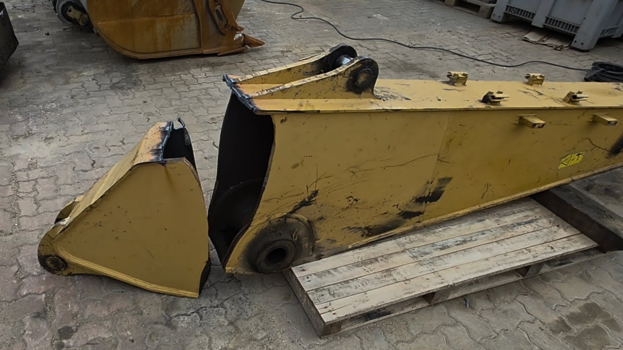 Svařování ulomeného ramene bagru CAT - první část. Welding a broken CAT excavator BOOM - part 1.