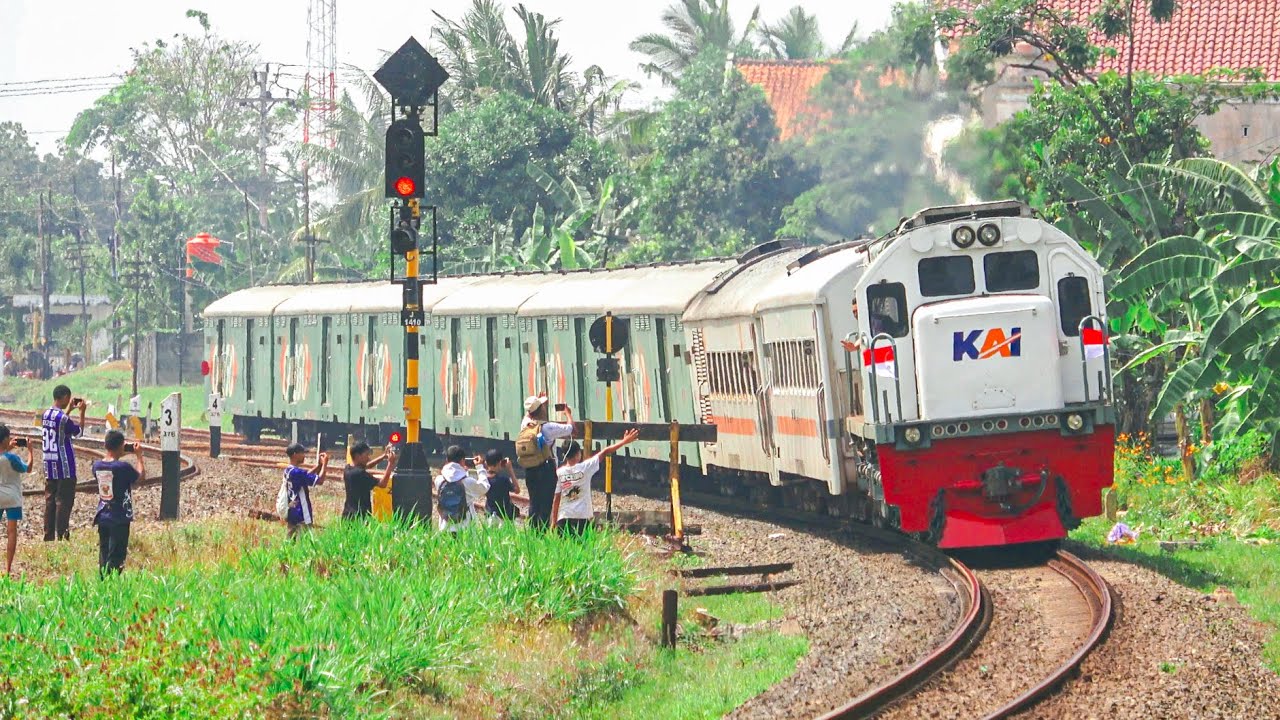 KERETA API PANJANG‼️ MENEMUKAN BANYAK KERETA API TELAT EFEK ARGO BROMO ANGGREK ANJLOK