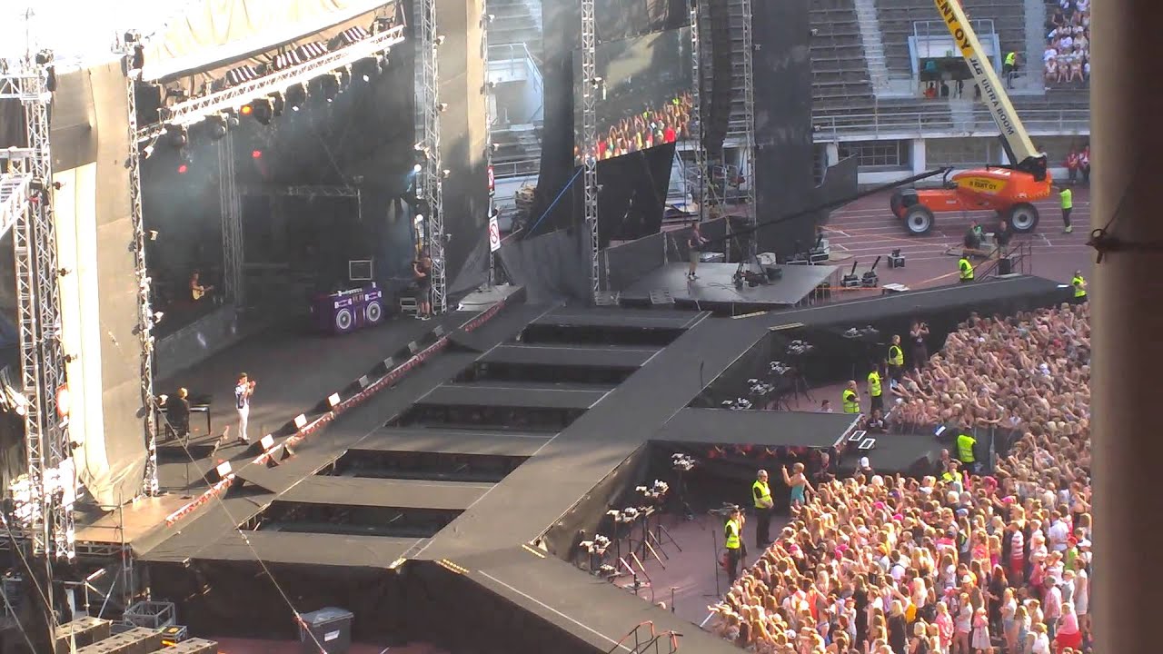 Robin : kävele mun kaa & hiljainen tyttö @ Helsinki Pop Show 9.7 2014