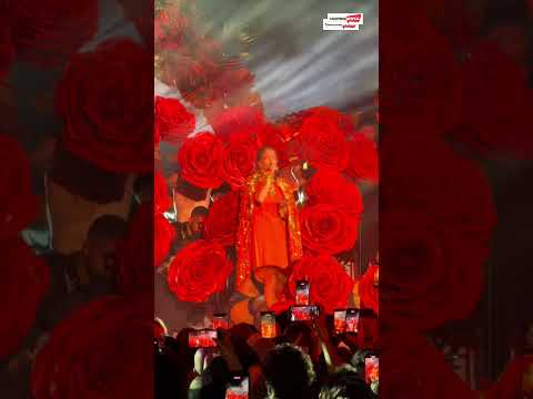 Video TN24 - Jennifer Lopez canta Il cielo in una stanza al party DG a Taormina